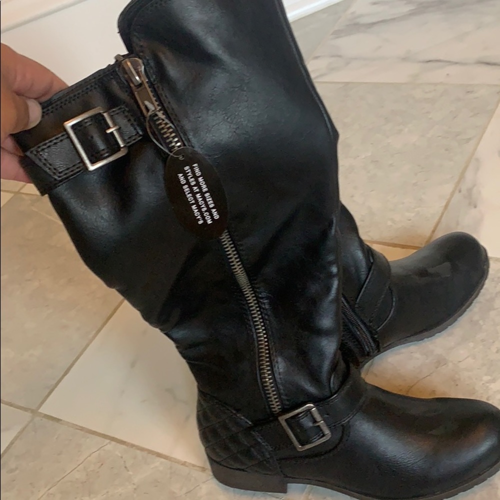 NWT Material Girl Boots Size 6 Black